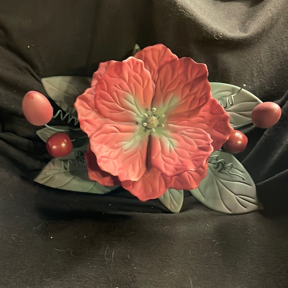 Home Interiors 1199BL Green & Maroon Metal Floral Design